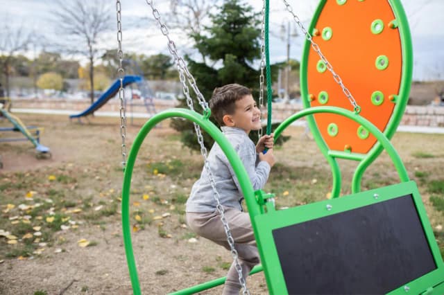 Plac Broni - więcej niż miejsce zabaw, symbol dzieciństwa i przyjaźni Plac Broni - więcej niż miejsce zabaw, symbol dzieciństwa i przyjaźni
