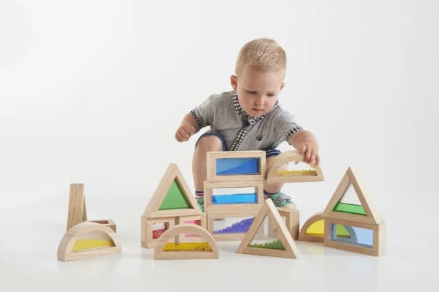 Klocki sensoryczne Montessori - rozwój dziecka przez zabawę i kreatywność Klocki sensoryczne Montessori - rozwój dziecka przez zabawę i kreatywność