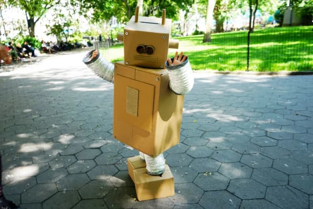 Jak zrobić strój robota z kartonu - proste kroki i inspiracje Jak zrobić strój robota z kartonu - proste kroki i inspiracje