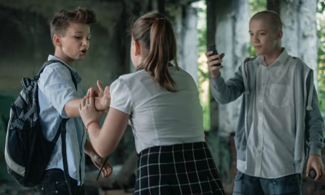 Plac zabaw film o co chodzi - brutalna prawda o młodzieżowej przemocy Plac zabaw film o co chodzi - brutalna prawda o młodzieżowej przemocy