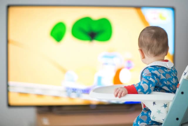 Jak telewizja wpływa na rozwój dziecka – skutki i zalety oglądania Jak telewizja wpływa na rozwój dziecka – skutki i zalety oglądania