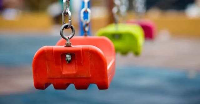 Czym pomalować plac zabaw, aby zapewnić bezpieczeństwo dzieciom? Czym pomalować plac zabaw, aby zapewnić bezpieczeństwo dzieciom?