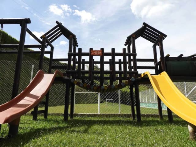 Co znajduje się na placu zabaw? Odkryj atrakcje dla dzieci i bezpieczeństwo Co znajduje się na placu zabaw? Odkryj atrakcje dla dzieci i bezpieczeństwo